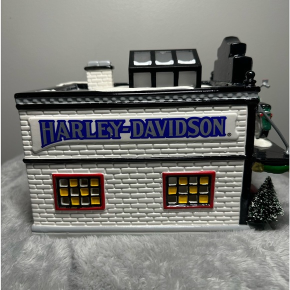 Department 56 The Original Snow Village “Harley-Davidson Motorcycle Shop” - Picture 11 of 16